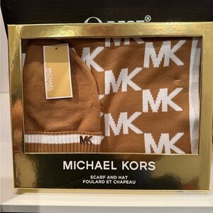 Michael Kors Copper and White 2 piece scarf and hat set. beautiful gift box!